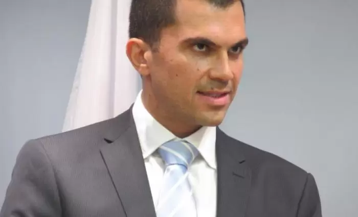 Με πρόταση για εγχώριο τουρισμό & έτοιμες βαλίτσες στο Υπουργικό ο Περδίος