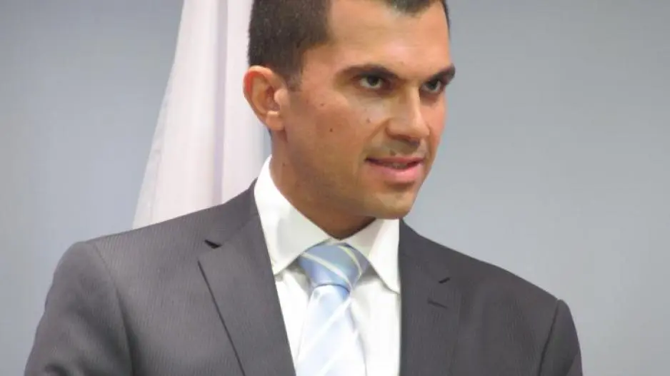 Με πρόταση για εγχώριο τουρισμό & έτοιμες βαλίτσες στο Υπουργικό ο Περδίος