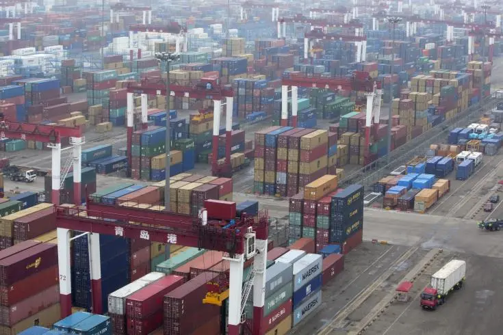Συρρικνώθηκαν οι εξαγωγές της Κίνας
