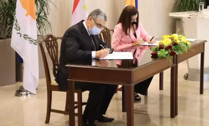 Έπεσαν οι υπογραφές για την ηλεκτρική διασύνδεση Κύπρου – Αιγύπτου