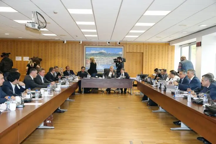 Η Βουλή ζητάει να βρεθεί λύση για τους συμψηφισμούς στην ΣΚΤ