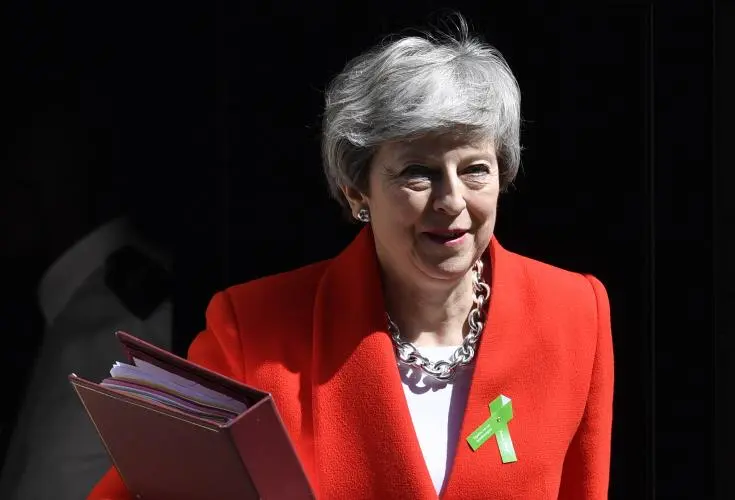 Η Μέι ρίχνει την ευθύνη για την κατάρρευση των συνομιλιών στους Εργατικούς