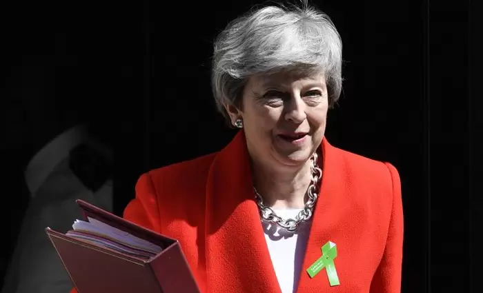 Η Μέι ρίχνει την ευθύνη για την κατάρρευση των συνομιλιών στους Εργατικούς