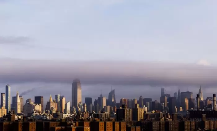 Σε χαμηλό τριετίας πέφτουν οι υπηρεσίες στις ΗΠΑ