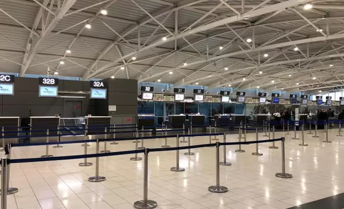 «Λιμνούλα» ο χώρος του check-in του αεροδρομίου Λάρνακας λόγω βροχής
