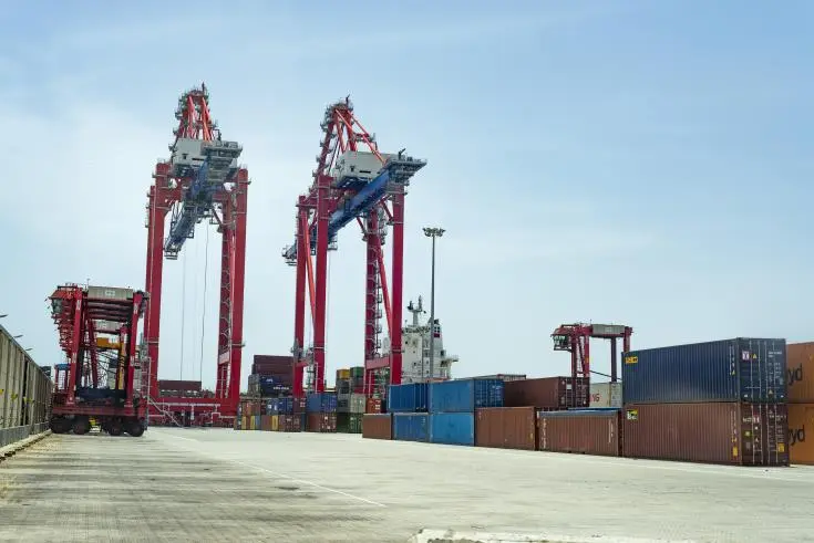 Μειώθηκε οριακά το εμπορικό έλλειμμα