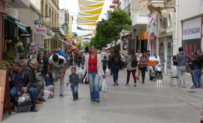 Αύξηση στην αξία και τον όγκο του κύκλου εργασιών λιανικού εμπορίου