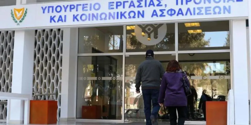 Ποια επιδόματα, συντάξεις και βοηθήματα εξετάζονται από το Υπουργείο Εργασίας