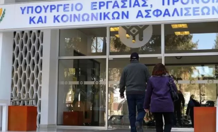 Ποια επιδόματα, συντάξεις και βοηθήματα εξετάζονται από το Υπουργείο Εργασίας