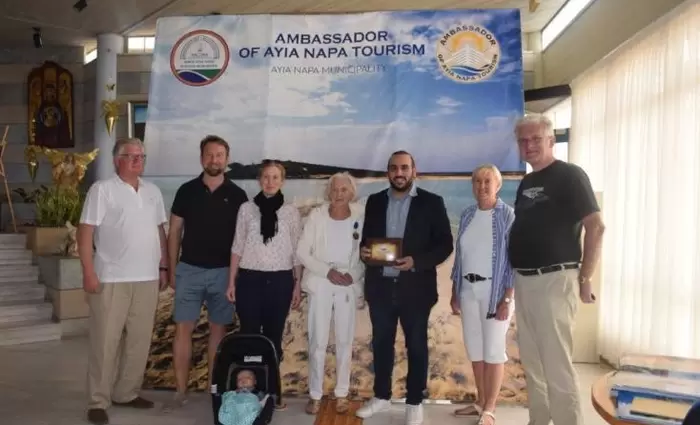 90χρονη Γερμανίδα τουρίστρια η νέα Πρέσβειρα Τουρισμού Αγ. Νάπας