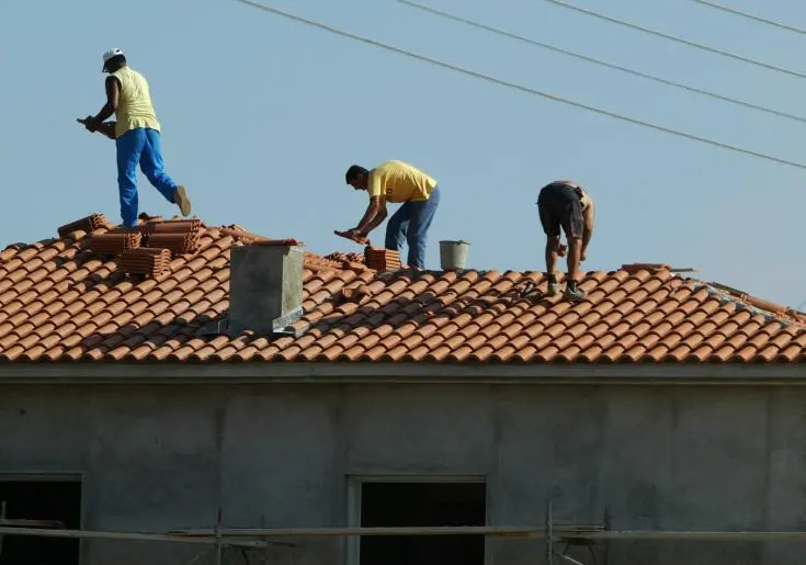 Ούτε φτηνότερα ούτε ακριβότερα τα κατασκευαστικά υλικά