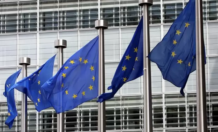 Κομισιόν: Προς επιβράδυνση η ανάπτυξη στην ΕΕ