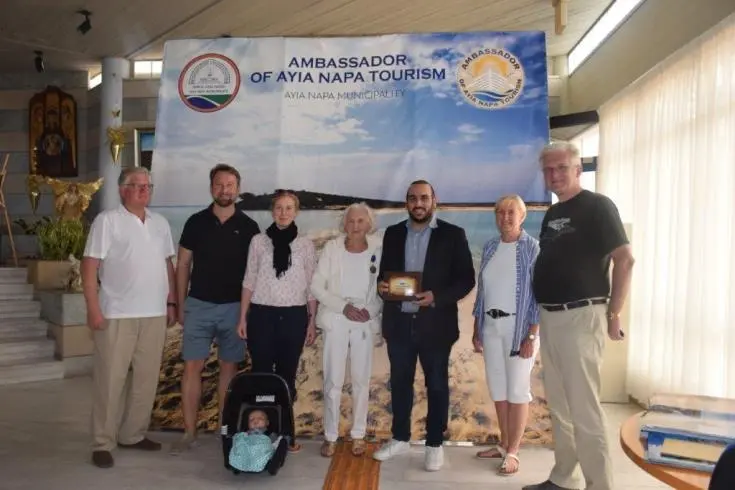 90χρονη Γερμανίδα τουρίστρια η νέα Πρέσβειρα Τουρισμού Αγ. Νάπας