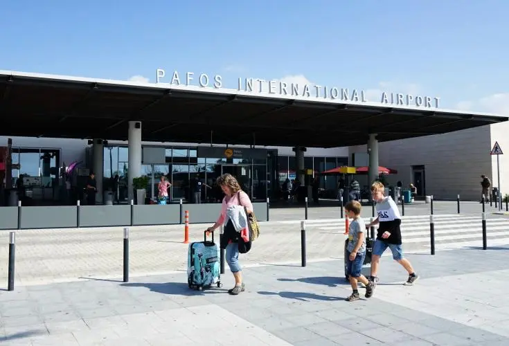 Πέντε πτήσεις με τουρίστες αναχωρούν από το αεροδρόμιο Πάφου