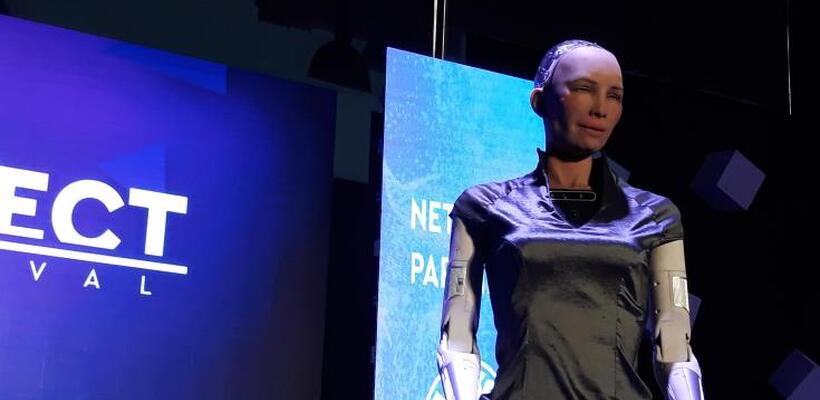 Το ρομπότ Sophia επισκέφτηκε την Λεμεσό και δηλώνει υπερήφανο