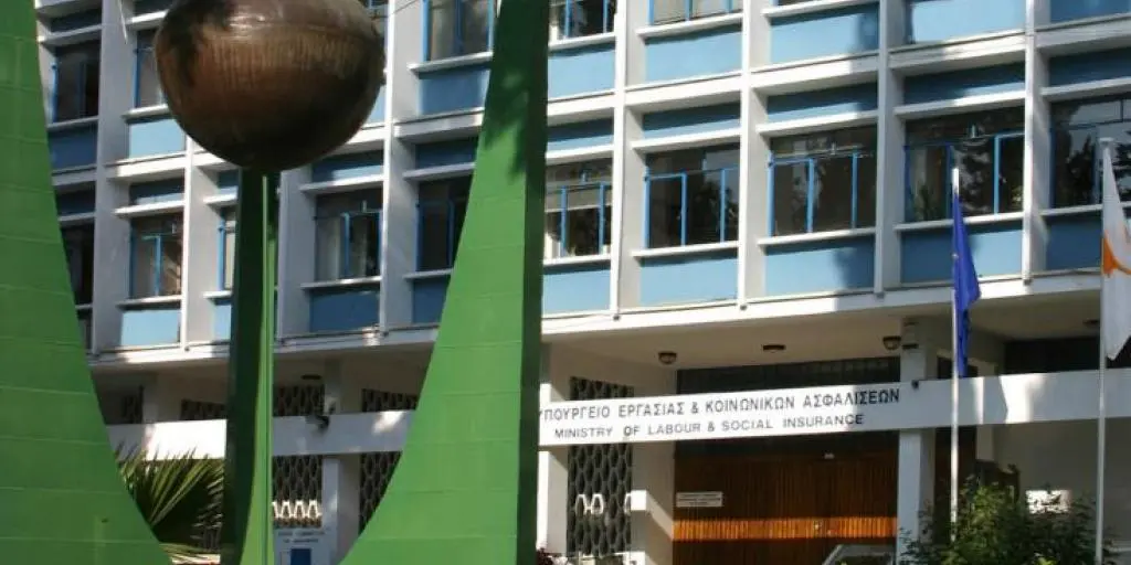 Σε πλήρη εξέλιξη οι διεργασίες για κατώτατο μισθό και τηλεργασία