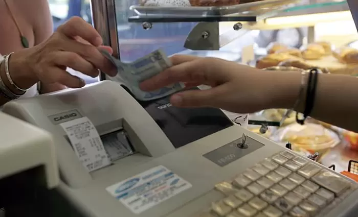 Συνεχίζονται οι αποπληθωριστικές πιέσεις