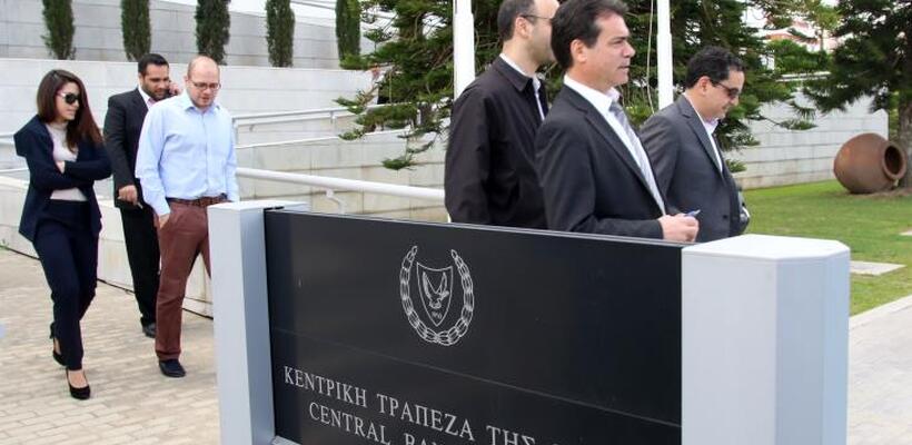 Πτωτικά κινήθηκαν τα επιτόκια στις κύριες κατηγορίες δανείων τον Μάρτιο