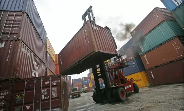 Το άλμα των εξαγωγών μείωσε €500 εκ. το έλλειμμα εμπορικού ισοζυγίου