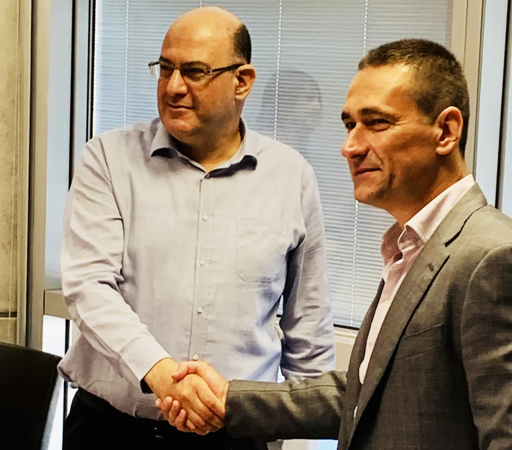 Υπεγράφη η συμφωνία για τη Διαμόρφωση του Αλιευτικού Καταφυγίου και του Ποταμού στο Λιοπέτρι με την εταιρεία Lois Builders