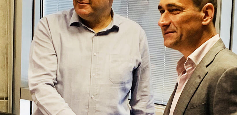 Υπεγράφη η συμφωνία για τη Διαμόρφωση του Αλιευτικού Καταφυγίου και του Ποταμού στο Λιοπέτρι με την εταιρεία Lois Builders