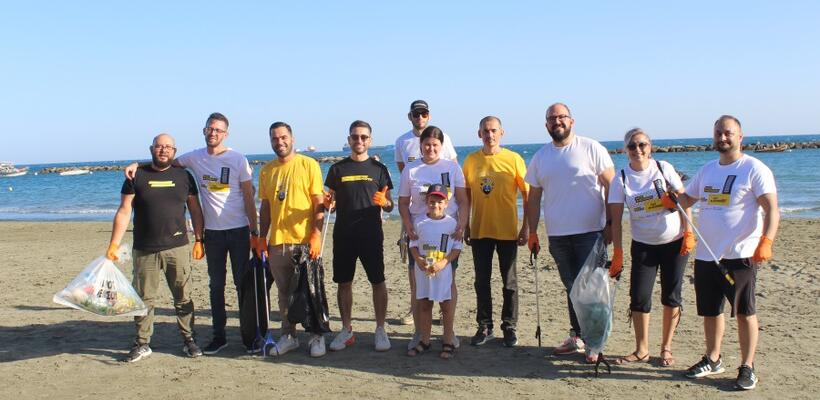 Καθαρισμός παραλίας στη Λεμεσό από την Parimatch Cyprus