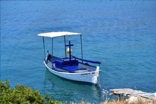 Μεχρι 327 άδειες παράκτιας αλιείας μικρών σκαφών από Τμ. Αλιείας