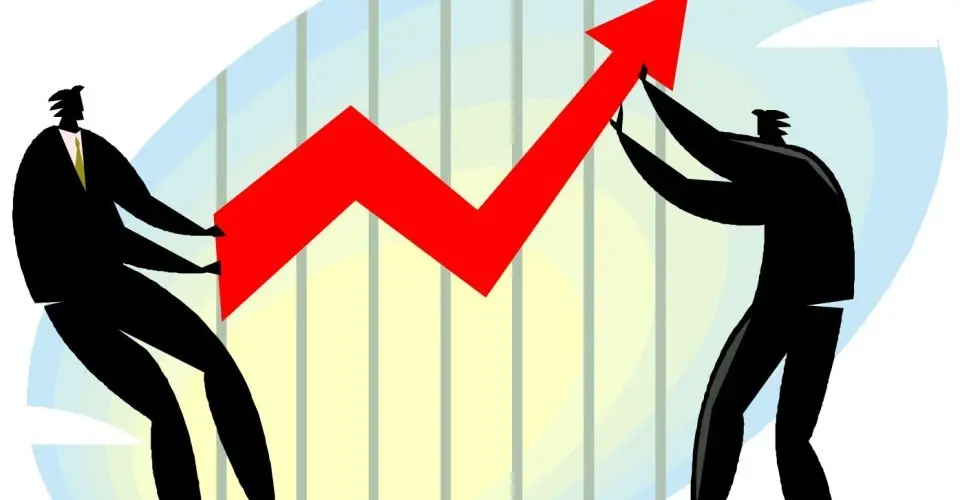 Μπαράζ αυξήσεων σε καύσιμα και βασικά αγαθά (ΒΙΝΤΕΟ)