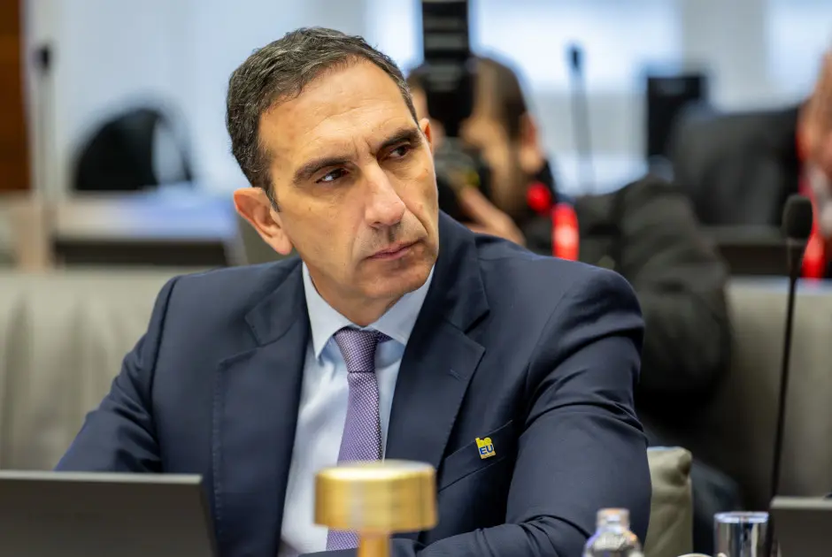 ΥΠΕΣ: Στα «σκαριά» μειώσεις στους μισθούς Αντιδημάρχων