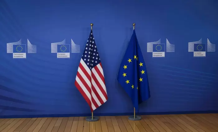 Financial Times: Κοντά σε συμφωνία ΗΠΑ και ΕΕ για δασμούς 15%