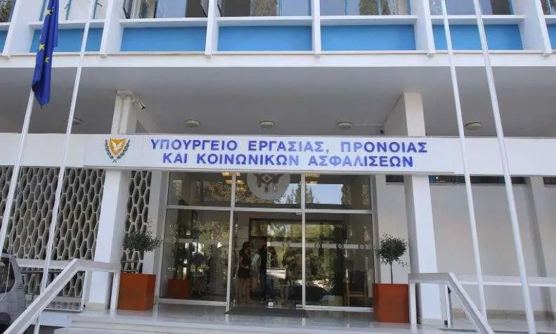 Στάση εργασίας πραγματοποιούν λειτουργοί των Κοινωνικών Υπηρεσιών