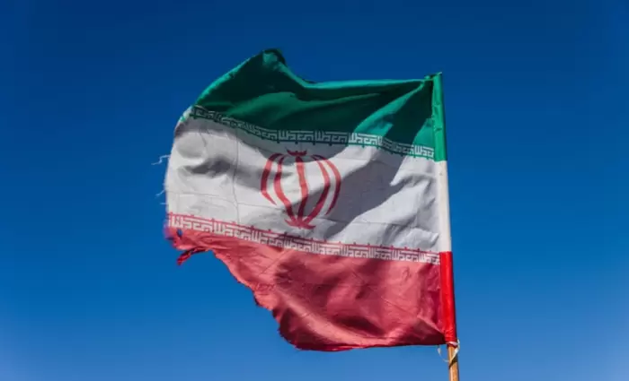 Γερμανία, Βρετανία, Γαλλία έτοιμες να επαναφέρουν σε ισχύ τις κυρώσεις εναντίον του Ιράν