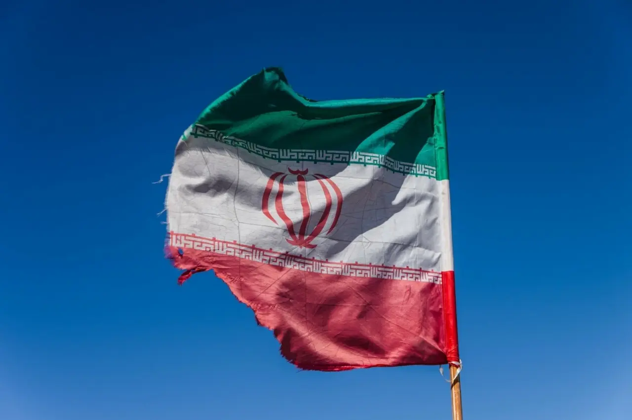 Γερμανία, Βρετανία, Γαλλία έτοιμες να επαναφέρουν σε ισχύ τις κυρώσεις εναντίον του Ιράν