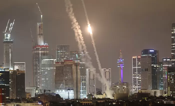 Ισραήλ–Ιράν: Πώς απειλείται η παγκόσμια οικονομία από το νέο ενεργειακό σοκ