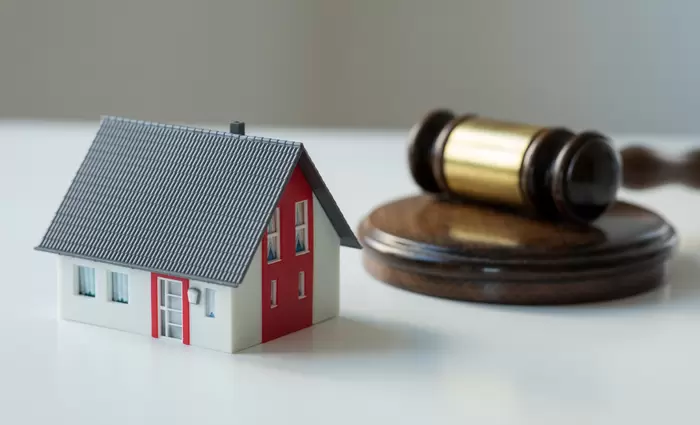 Στα βαθιά των εκποιήσεων σήμερα η Βουλή - Τι αλλάζει σε Φορέα και δικαστήρια