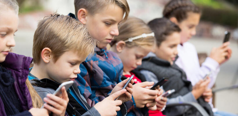 Έρευνα: Η υπερβολική χρήση της τεχνολογίας κάνει τα παιδιά αδρανή