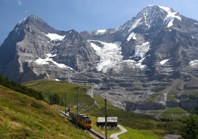 Η Ελβετία αποδεσμεύει στρατηγικά αποθέματα καυσίμων