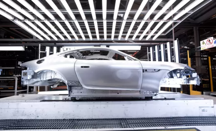 Η Jaguar επενδύει πολλά εκατομμύρια στα ηλεκτρικά οχήματα