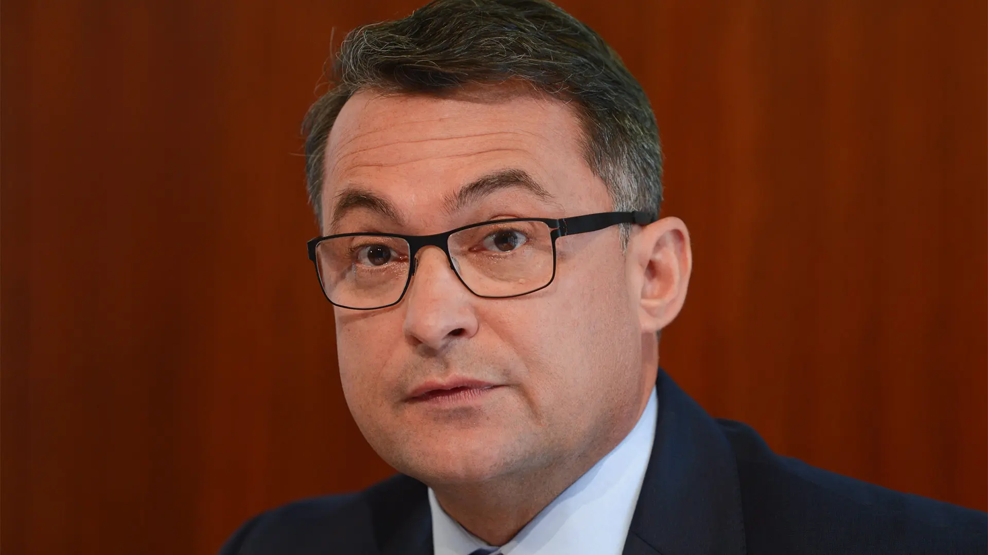 Μειώνουν κατά το ήμισυ τις προβλέψεις ανάπτυξης