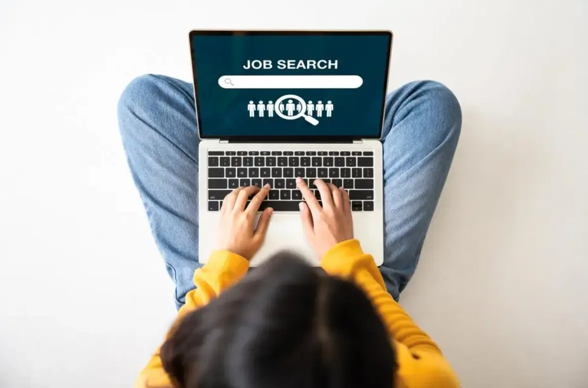 Σχέδιο Απασχόλησης Νέων: Παράταση προθεσμίας υποβολής αιτήσεων