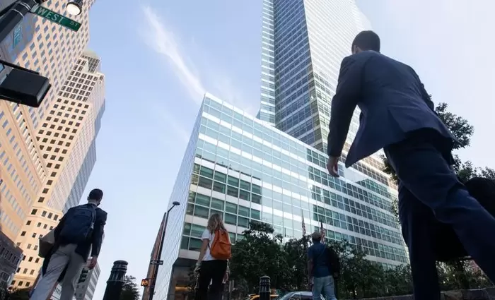 Η τεχνητή νοημοσύνη και οι δασμοί φέρνουν κύμα απολύσεων στις ΗΠΑ