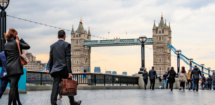 Μειώνονται δραματικά οι θέσεις εργασίας στην Βρετανία