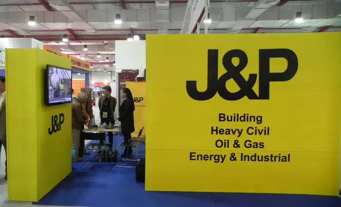 Στο σφυρί φορτηγά και μηχανήματα της J&P στην Σαουδική Αραβία (Βίντεο)