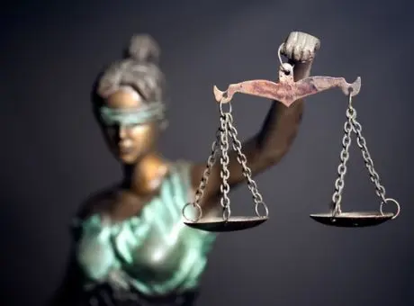 Λιγότερο από το 40% των δικηγόρων θεωρεί τους δικαστές αμερόληπτους