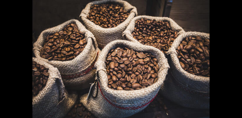 Ευρώπη: Ελλείψεις καφέ στα σούπερ μάρκετ και αυξήσεις στις τιμές