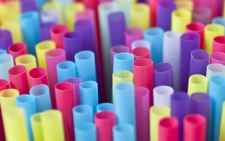 Τέλος εποχής για τα πλαστικά - Ποια προϊόντα δεν θα βρούμε ξανά στο ράφι