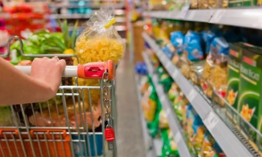 Κοινά προϊόντα, διαφορετικές τιμές – Τι δείχνει η έρευνα στο e-kalathi