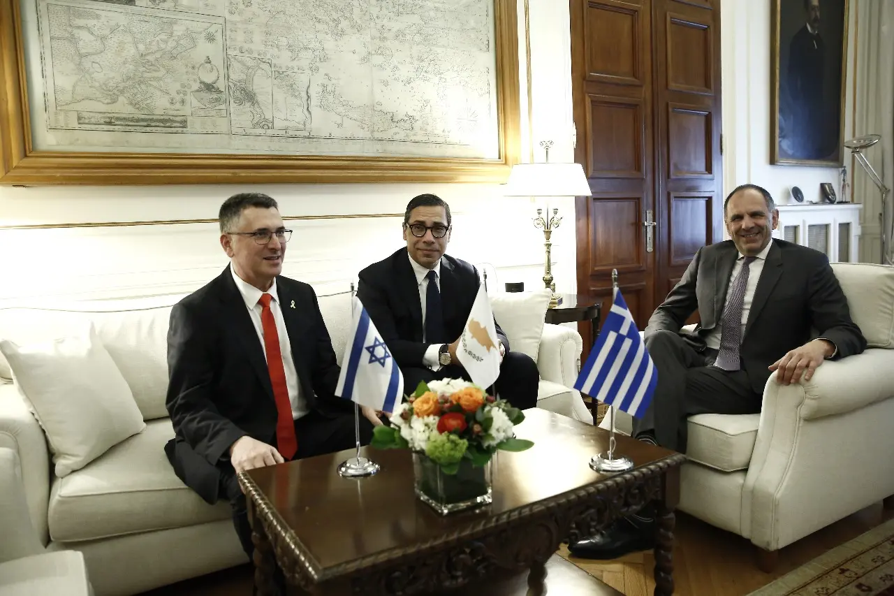 Καλώδιο: Η Αθήνα στηρίζει την ηλεκτρική διασύνδεση και βάζει στο παιχνίδι το Ισραήλ