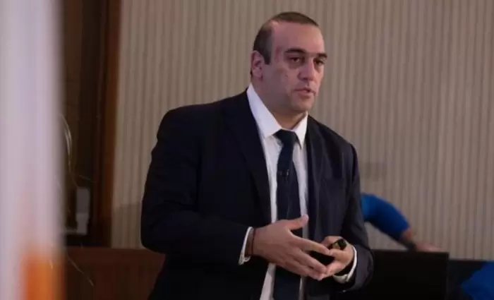 Προσωρινά χρέη Υπουργού Εργασίας αναλαμβάνει ο Καρούσος