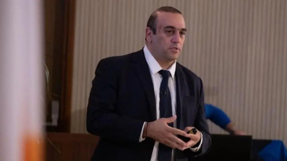 Προσωρινά χρέη Υπουργού Εργασίας αναλαμβάνει ο Καρούσος